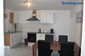 Gut gelegenes Appartment mit Wifi, Parkplatz, Wama, Trockner usw. - Image 1