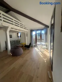 Lovely studio perfect for couples close to beach - Image 1