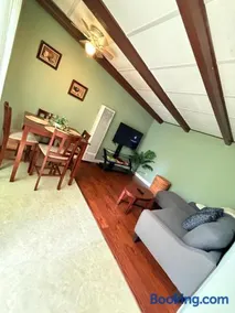 Centrally located adu - Image 1