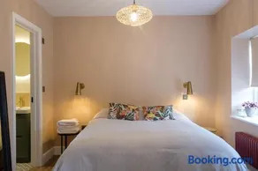 Boutique garden apartment near Bruton and The Newt - Image 2