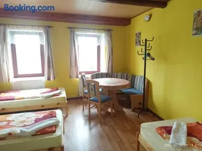 Apartmán Na Kopečku - žlutý pokoj - Image 1