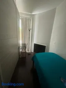 Small private room, Central LA - Image 3