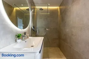 Dhermi's Icon - Penthouse 2BR, 2wc - Premium VIEWS 16 - Image 5