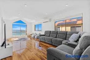 Beachfront at Batehaven - Image 2