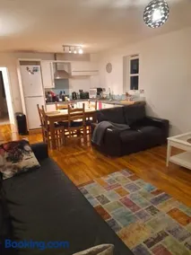 Glastonbury town center-entire apartment - Image 5