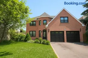 Luxury home 4BR, Pool, & 5 Mins to 401 - Image 1