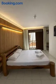 Chalés Marazul Flats com Piscina e Cozinha mais estacionamento - Image 3