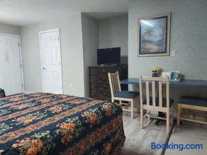 Studio Inn and Suites - Image 4