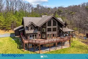 Log Cabin w Fireplace Screened Porch Deck & WiFi - Image 1