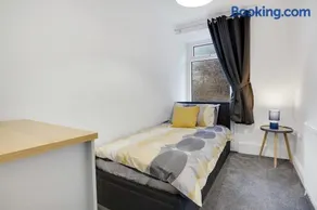 Dean St Retreat - Cosy Urban Escape, Sleeps 5 - Image 5