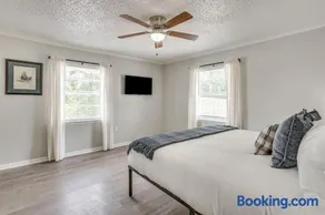 NEW Remodeled 4 Bed Sleeps 10 Near Tarleton - Image 5