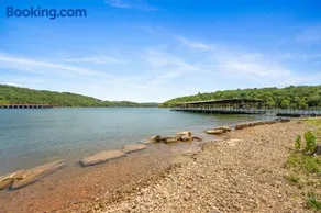Expansive Condo-Table Rock Access-2 Kitchens-Free Daily Tickets - Image 3