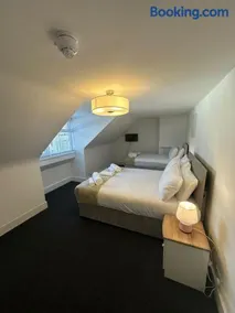 Cambridge Central Rooms - Tas Accommodations - Image 1