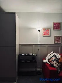 Cheerful 1-bedroom home with free parking, WiFi - Image 2