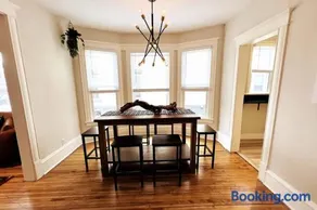 Trendy and Stylish 3BR Uptown Duplex - Image 3