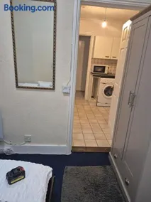 A bedroom flat in a house - Image 2