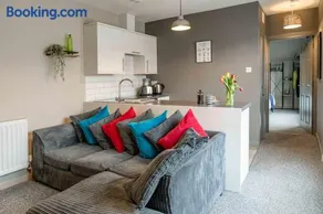 The Exchange Apartments with Permit Parking - Image 2