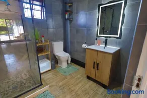 PINE COTTAGE Self catering fully equipped 2 bedroom, Queen bed 3 singles 65sqm cosy private cottage - Image 2