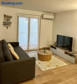 Perle rare à 250m de la plage ! Climatisé avec Parking, balcon & WiFi - Image 1