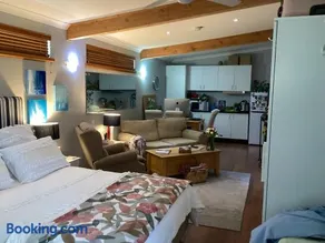 AC 1 Bed Studio Apartment 25+ Non Smokers - Image 1