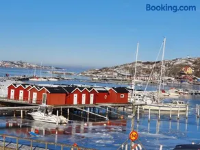 Skärgårdsidyll på Björkö med gångavstånd till havet - Image 1