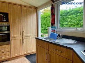 Severnside Boat and Caravan Park Gloucestershire - Caravan 1 - Image 5