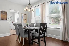 Stylish Home in Historic District Near Riverwalk - Image 2