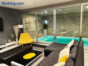 Alsace Piscine Intérieure Chauffée pour Huit Personnes - Image 1