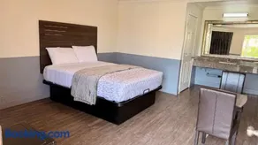La Rosa Motel - Image 2