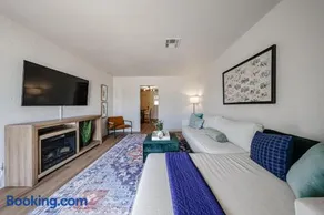 #10 Desert Bloom Escape Best Value 2BR Midtown PHX - Image 2