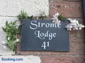 Strome Lodge - Image 1