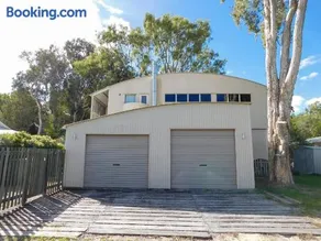 Moorings - Toogoom- Beachfront - 3BR- Aircon - Image 1