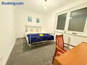 RF-Entire House-Central Scotland-Falkirk, Self-Check-in , Pet-friendly and with Parking - Image 4