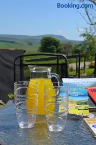 Ashes Farm - Ingleborough Barn Cottage, with 3 peaks views, Horton In Ribblesdale, Settle - Image 1