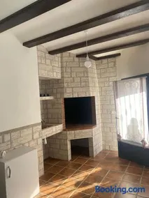 Agradable casa con chimenea interior y barbacoa. - Image 4