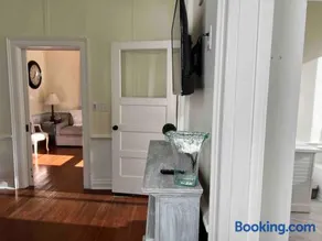 Historic Cottage walk to Dwtn extended stay - Image 3