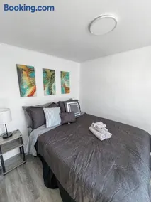 2BR Near Airport public transit to downtown - Image 2