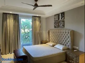 Luxe Retreat - Image 4