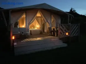 Luxury Lodge - Image 4