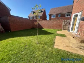 3 Bedroom House Accommodation near Goodwood - Image 2