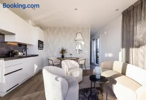 Houseboats Lemmer Luxury stay on the water in Friesland - Image 4