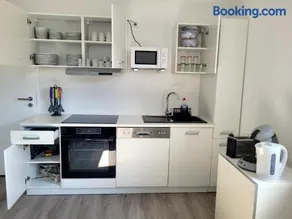Fischer Apartment 2 - geräumige Monteurs- & Ferienwohnung mit 4 Schlafzimmern - neu renoviert mit privater Terrasse, Smart-TV & voll ausgestatteter Küche - ideal für Arbeit, Gruppen & Familien - Image 4