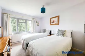 Spacious 3Bed Home in Maidenhead Sleeps 6 - Image 5