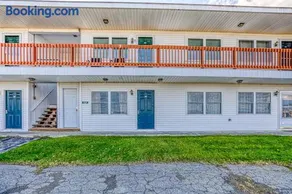 Charming condo w/ lake access, dock, WiFi & mountain views - Image 4