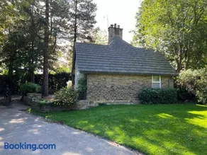 Park Lodge with Hot Tub - Image 4