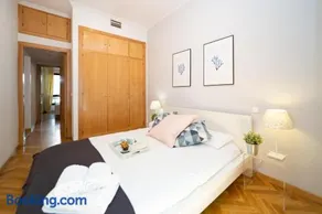 Apartamentos Plaza de España - Image 2