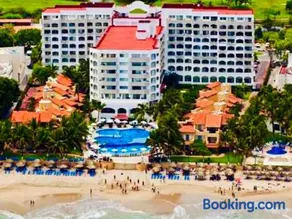 VILLA PARA 5P 4A 1M dentro del Hotel a un lado del Krystal IXTAPA Con Playa WiFi - Image 1