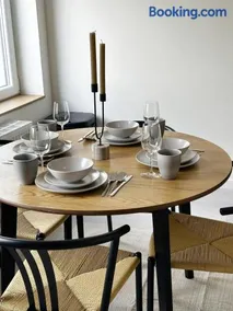 Modern 1BR Near Gravensteen with Fast WiFi & TV - Image 5