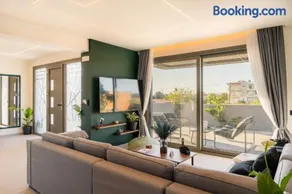 Black Bee Villa - Image 3