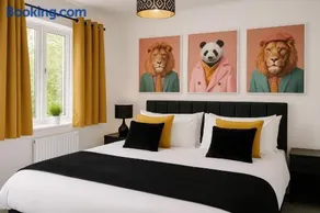 Cosy 2BR Flat in Altrincham Pets Welcome Parking - Image 2